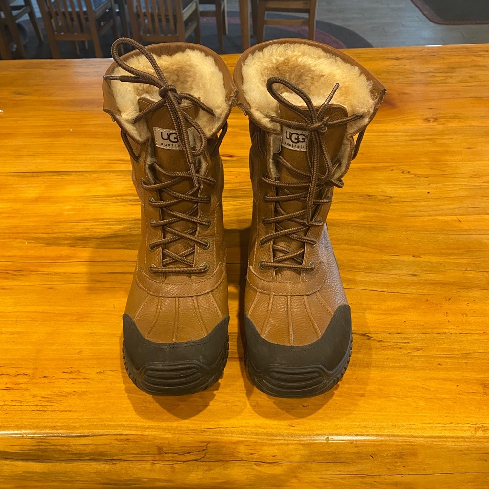 Ugg women’s Adirondack chestnut boots size 11